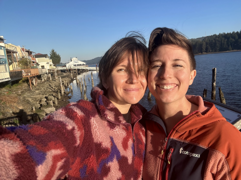 Selfie of Shelly Steward & Niki Palmer on the beach
