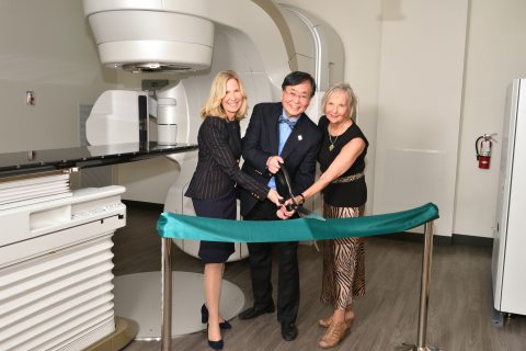 PeaceHealth St. John Medical Team cutting ribbon on new True Beam linear accelerator