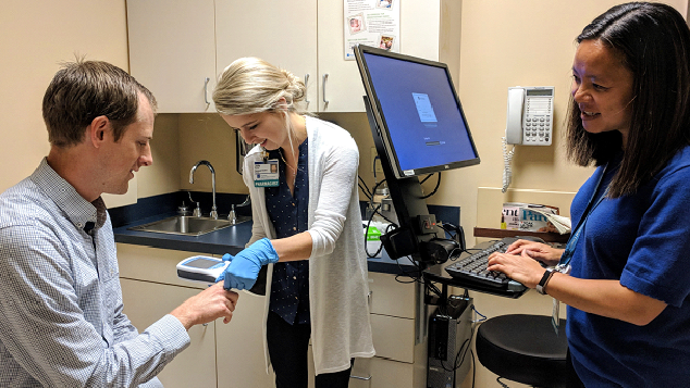Pharmacy resident students learning in a clinical experience setting