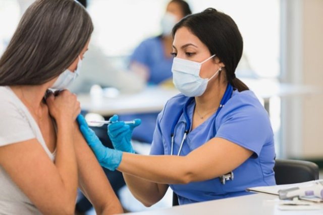 Woman receives a flu shot