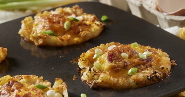 apple cheddar quinoa muffins
