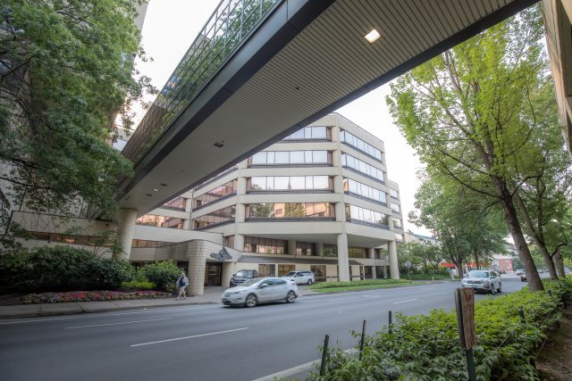 Exterior of PeaceHealth Sacred Heart Medical Center, University District in Eugene, Oregon
