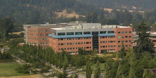 Exterior of building where PeaceHealth Surgical Specialties at Northwest Specialty Clinics are located.