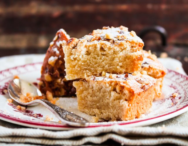 Walnut spice cake recipe