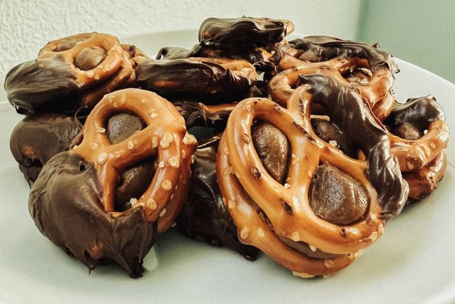 Chocolate, peanut butter and pretzel bites