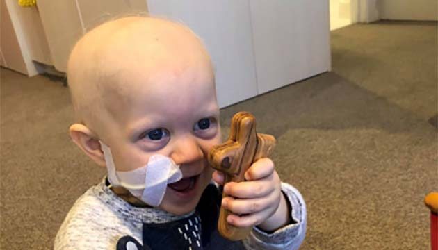 Chaplain's special cross delights New Zealand toddler